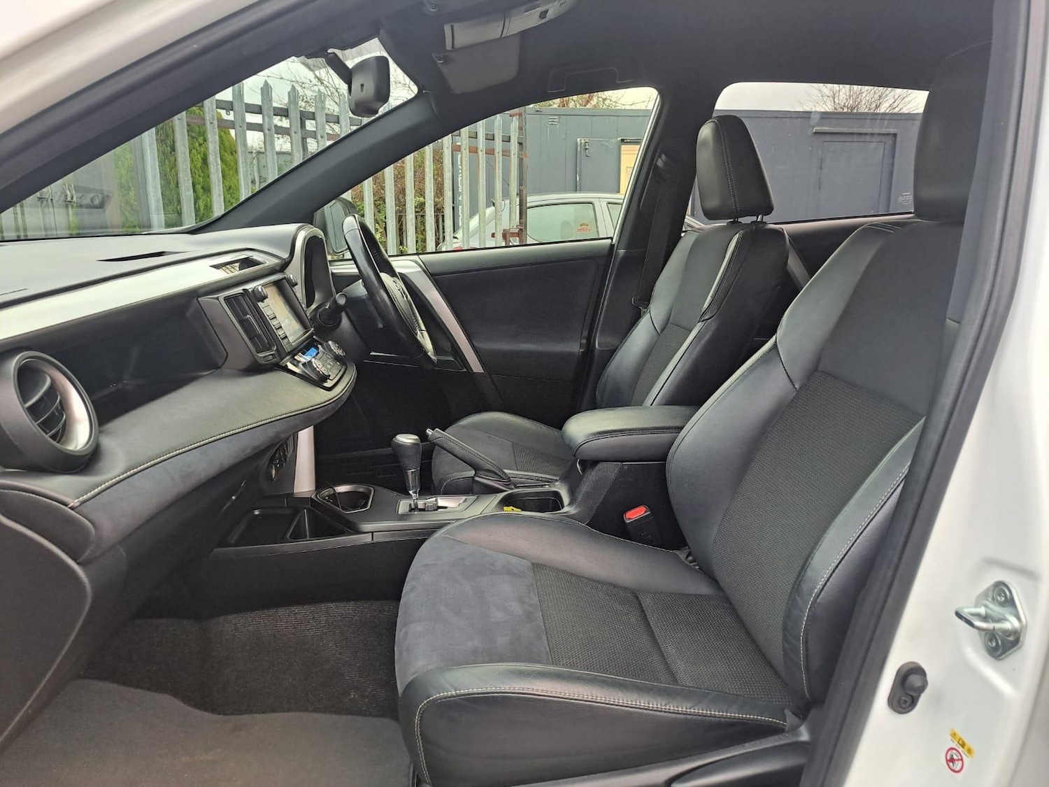 Used Toyota RAV4 2016 for sale - 77066975: Photo 18