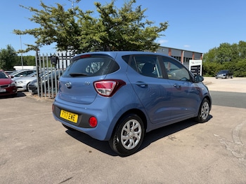 Used Hyundai i10 2017 for sale - 79181780: Photo
