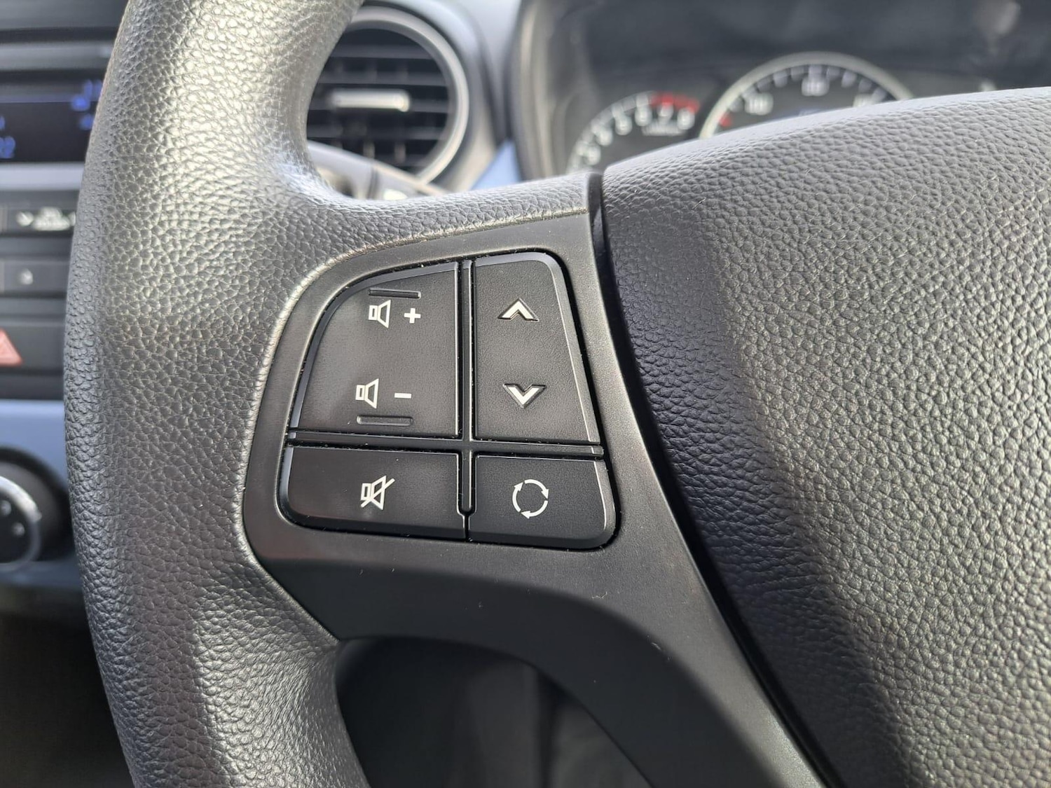 Used Hyundai i10 2015 for sale - 76634186: Photo 25