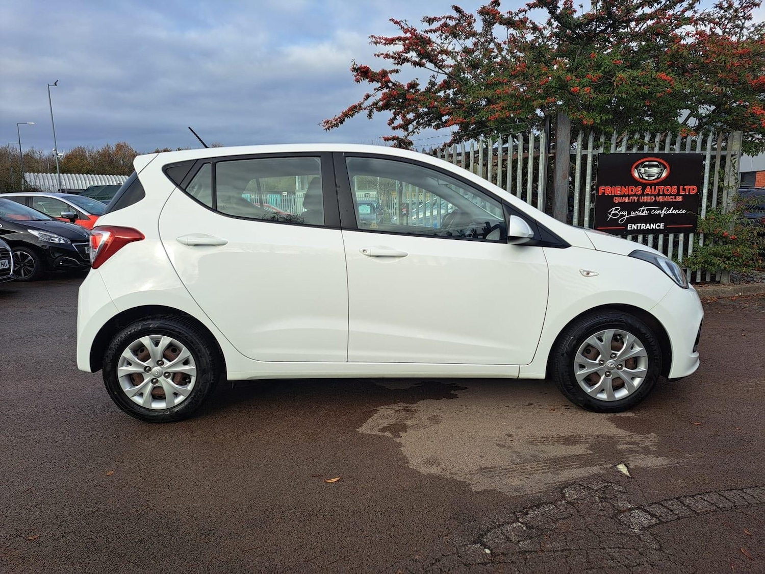 Used Hyundai i10 2015 for sale - 76634186: Photo 3