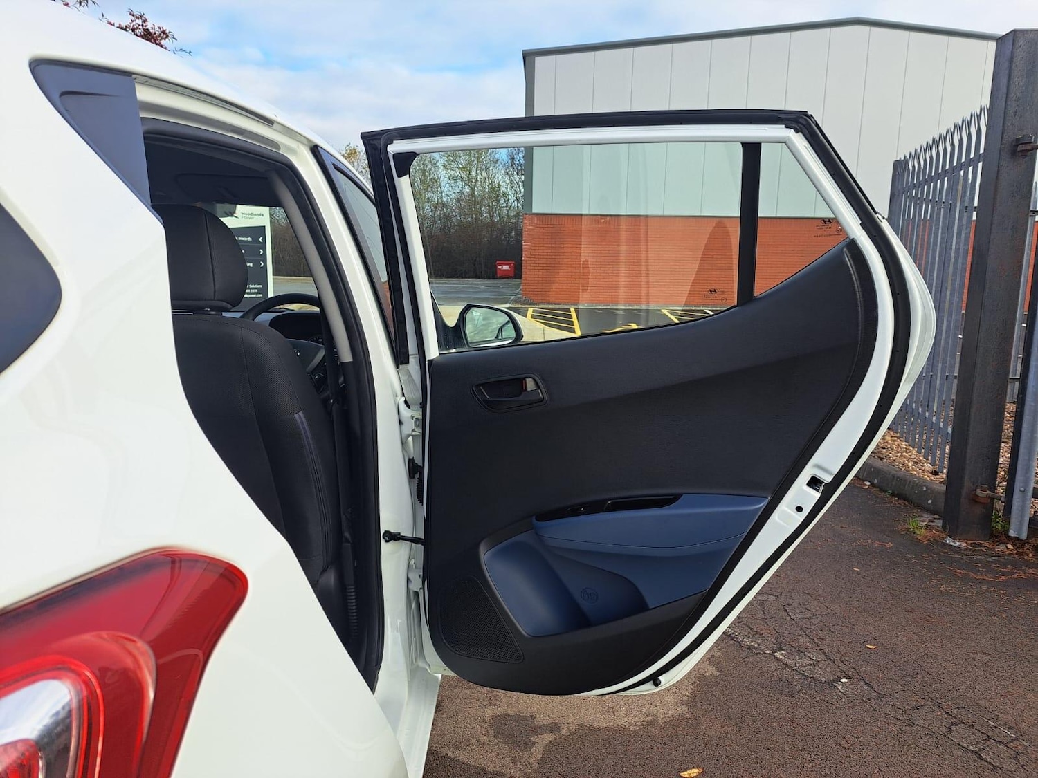 Used Hyundai i10 2015 for sale - 76634186: Photo 47