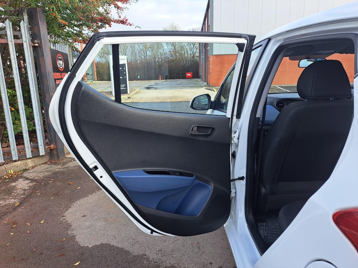 Used Hyundai i10 2015 for sale - 76634186: Photo 55