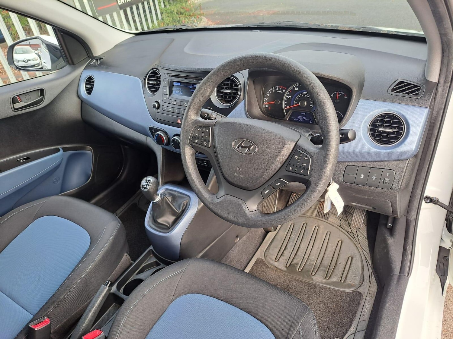 Used Hyundai i10 2015 for sale - 76634186: Photo 9