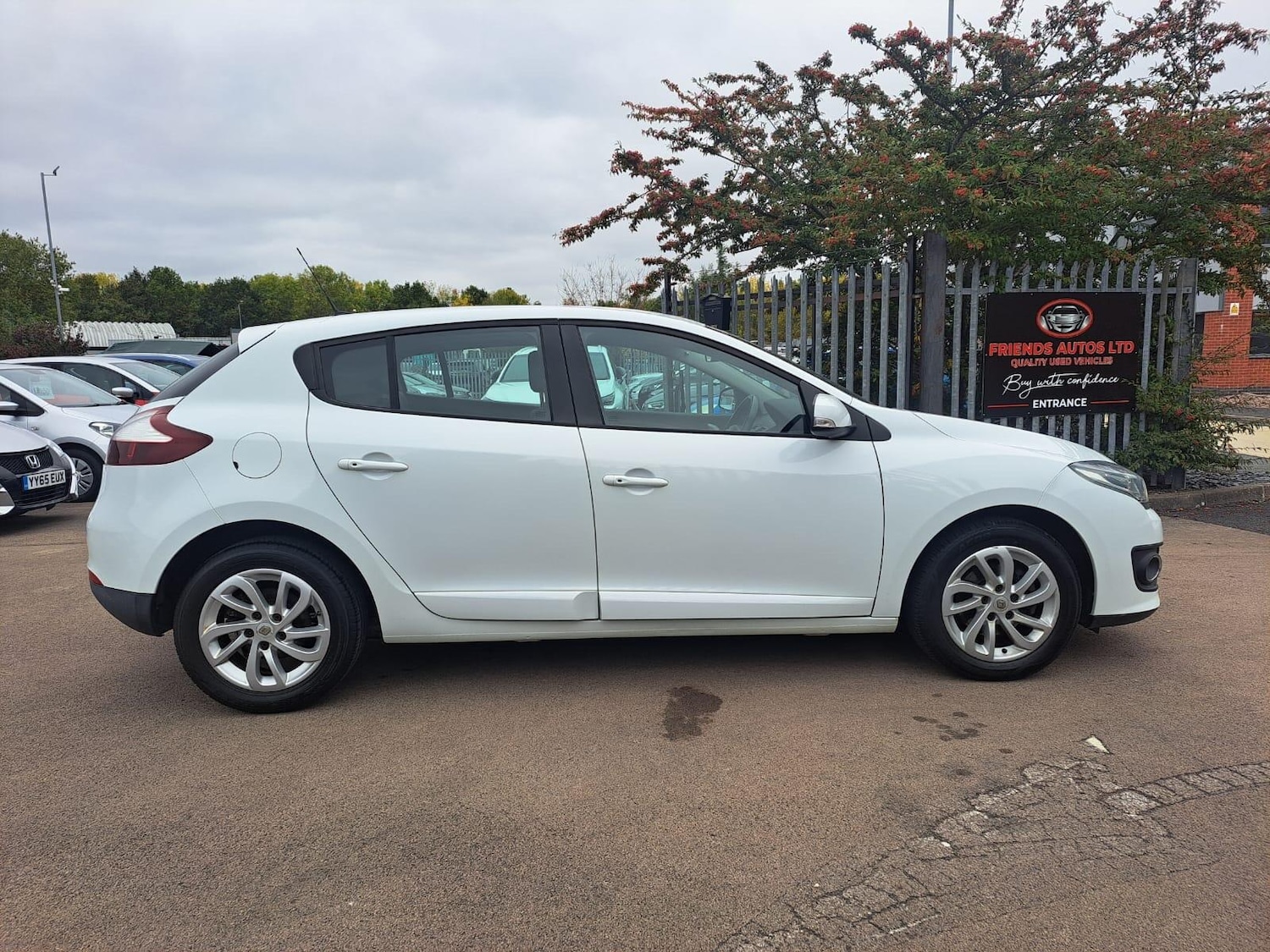 Used Renault Megane 2015 for sale - 76283305: Photo 3