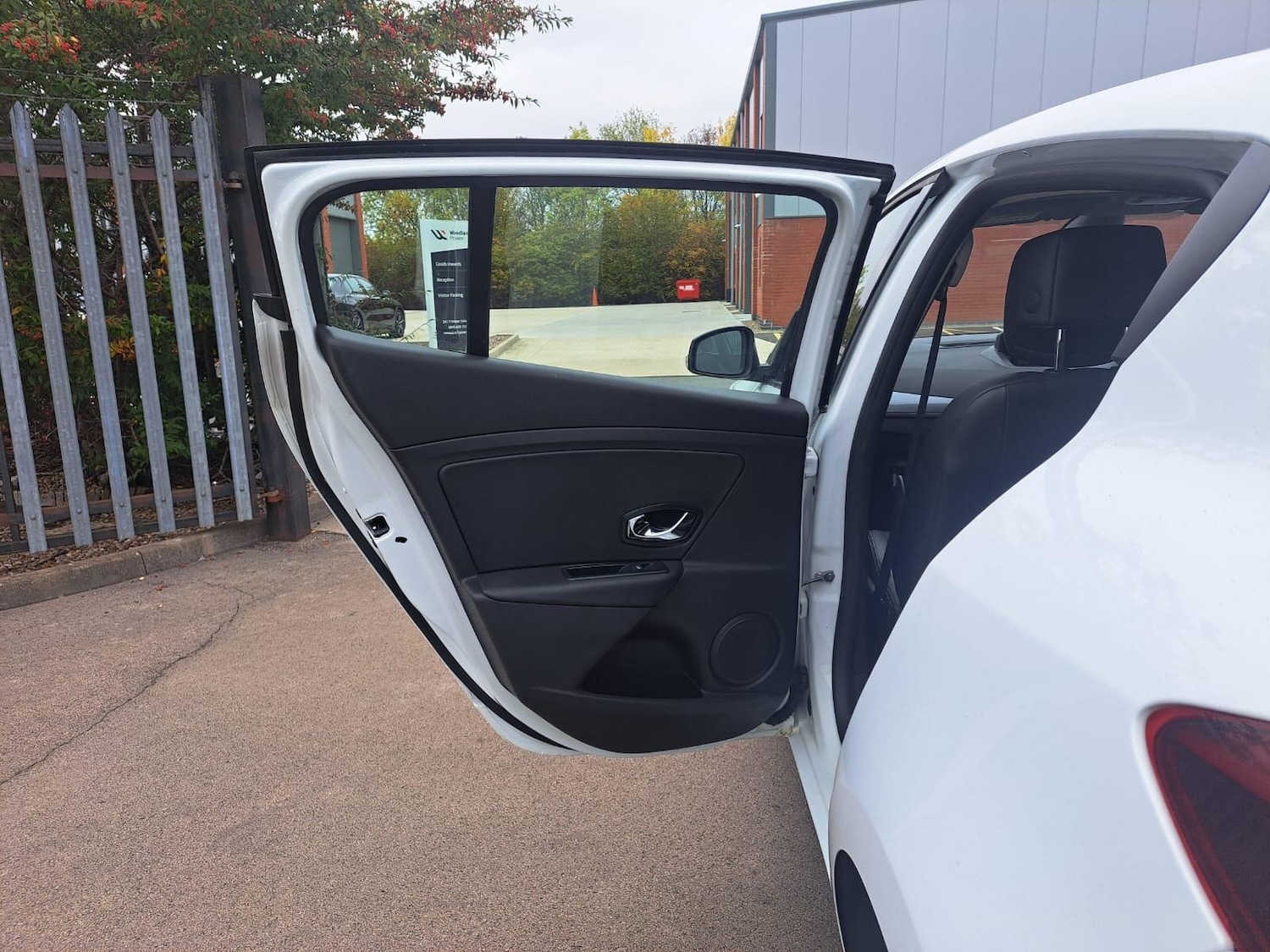 Used Renault Megane 2015 for sale - 76283305: Photo 57