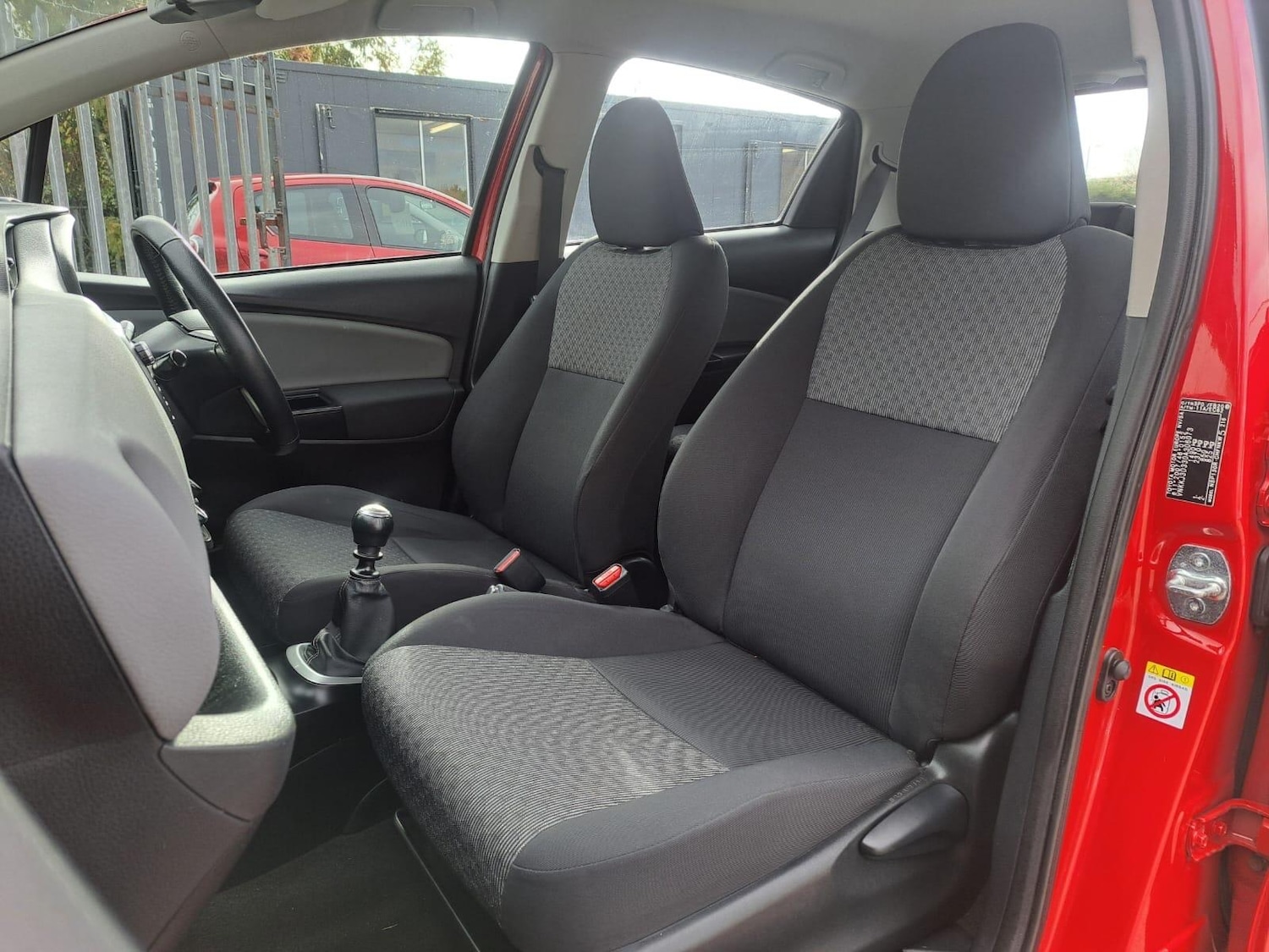 Used Toyota Yaris 2015 for sale - 76991684: Photo 18