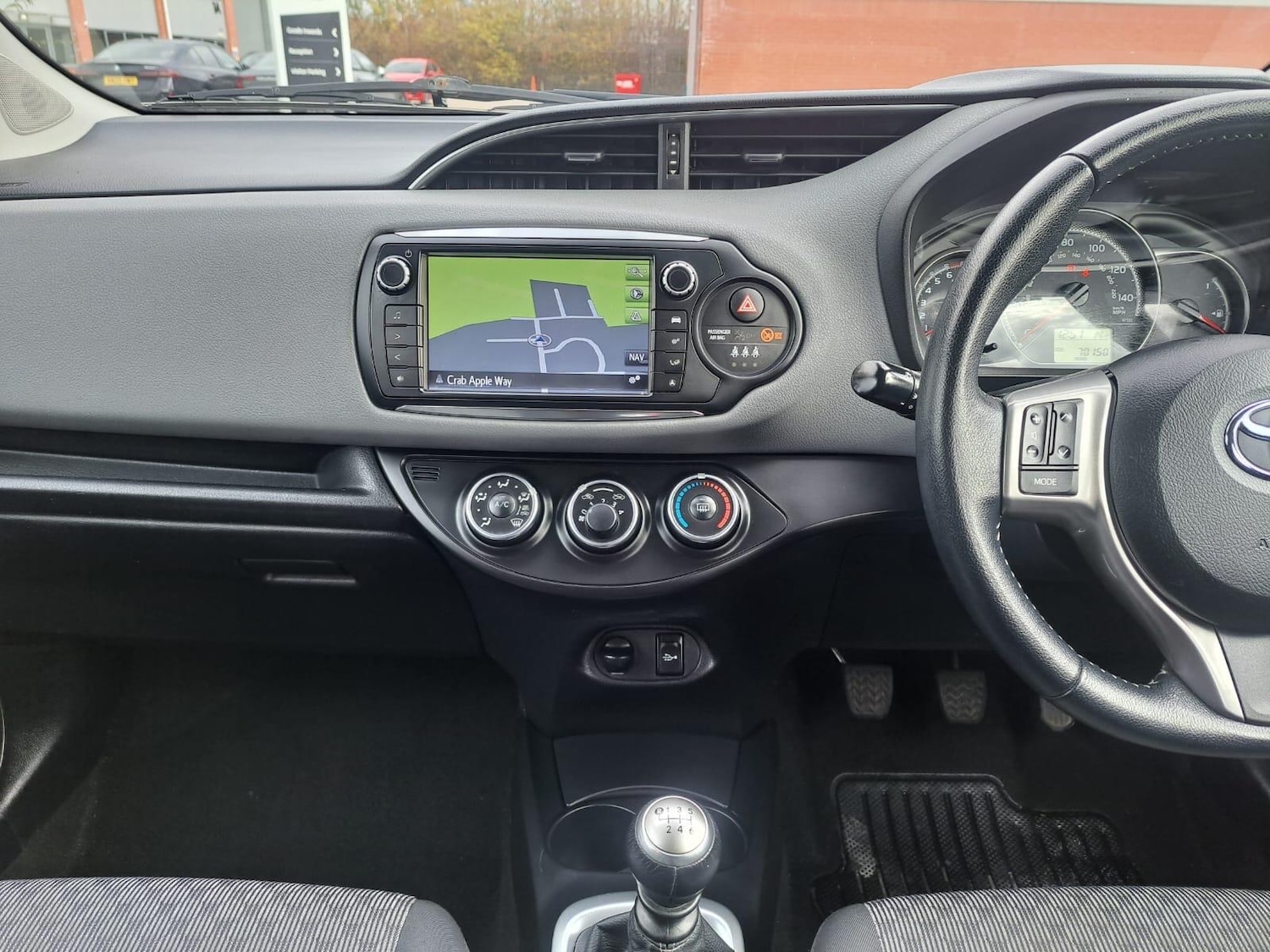 Used Toyota Yaris 2015 for sale - 76991684: Photo 31