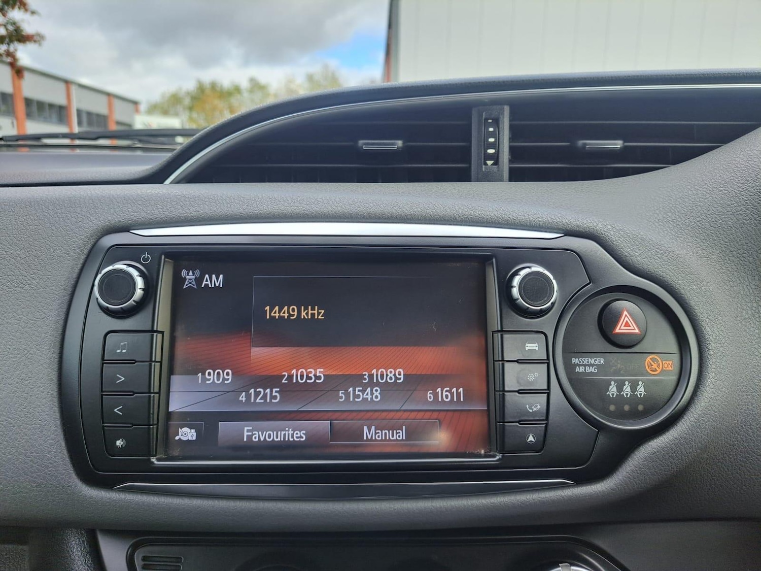 Used Toyota Yaris 2015 for sale - 76991684: Photo 35