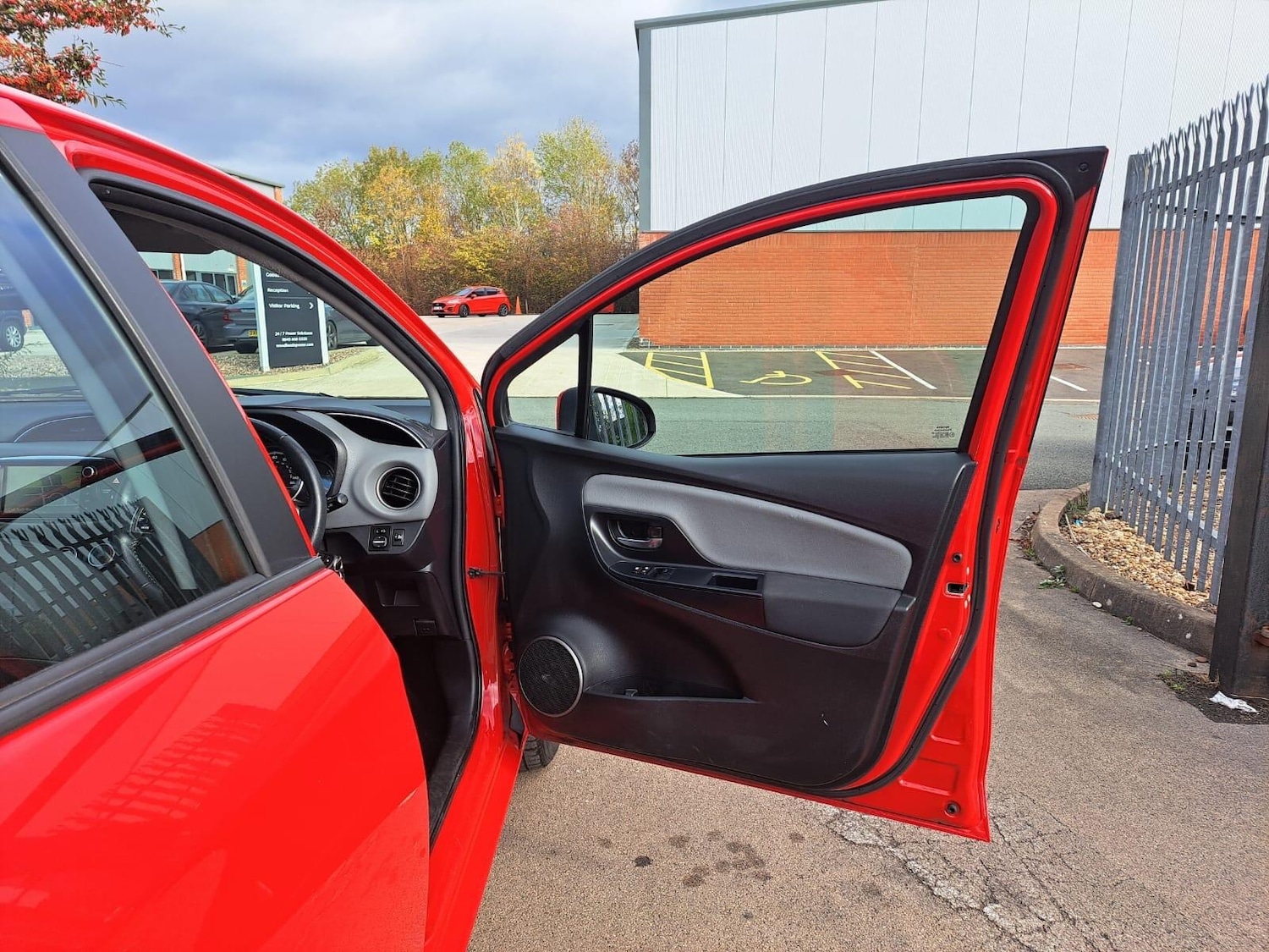 Used Toyota Yaris 2015 for sale - 76991684: Photo 52