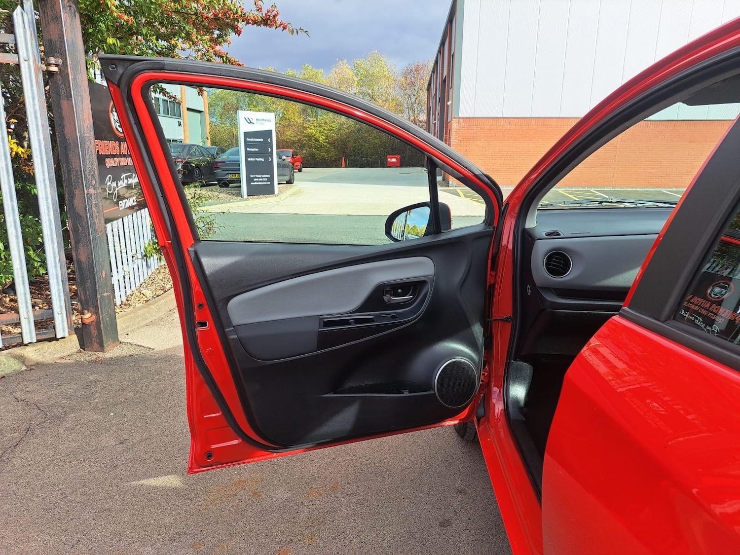 Used Toyota Yaris 2015 for sale - 76991684: Photo 57