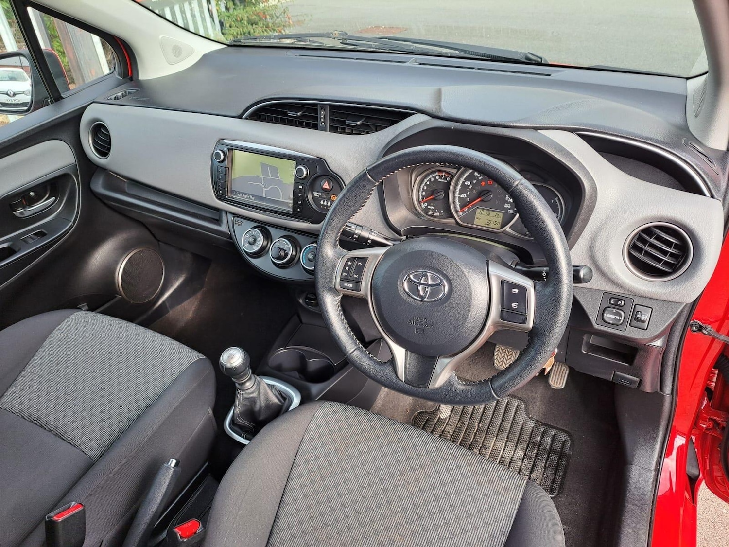 Used Toyota Yaris 2015 for sale - 76991684: Photo 9