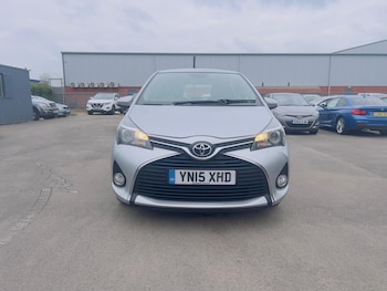 Used Toyota Yaris 2015 for sale - 77982686: Photo