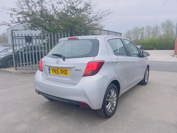 Used Toyota Yaris 2015 for sale - 77982686: Photo