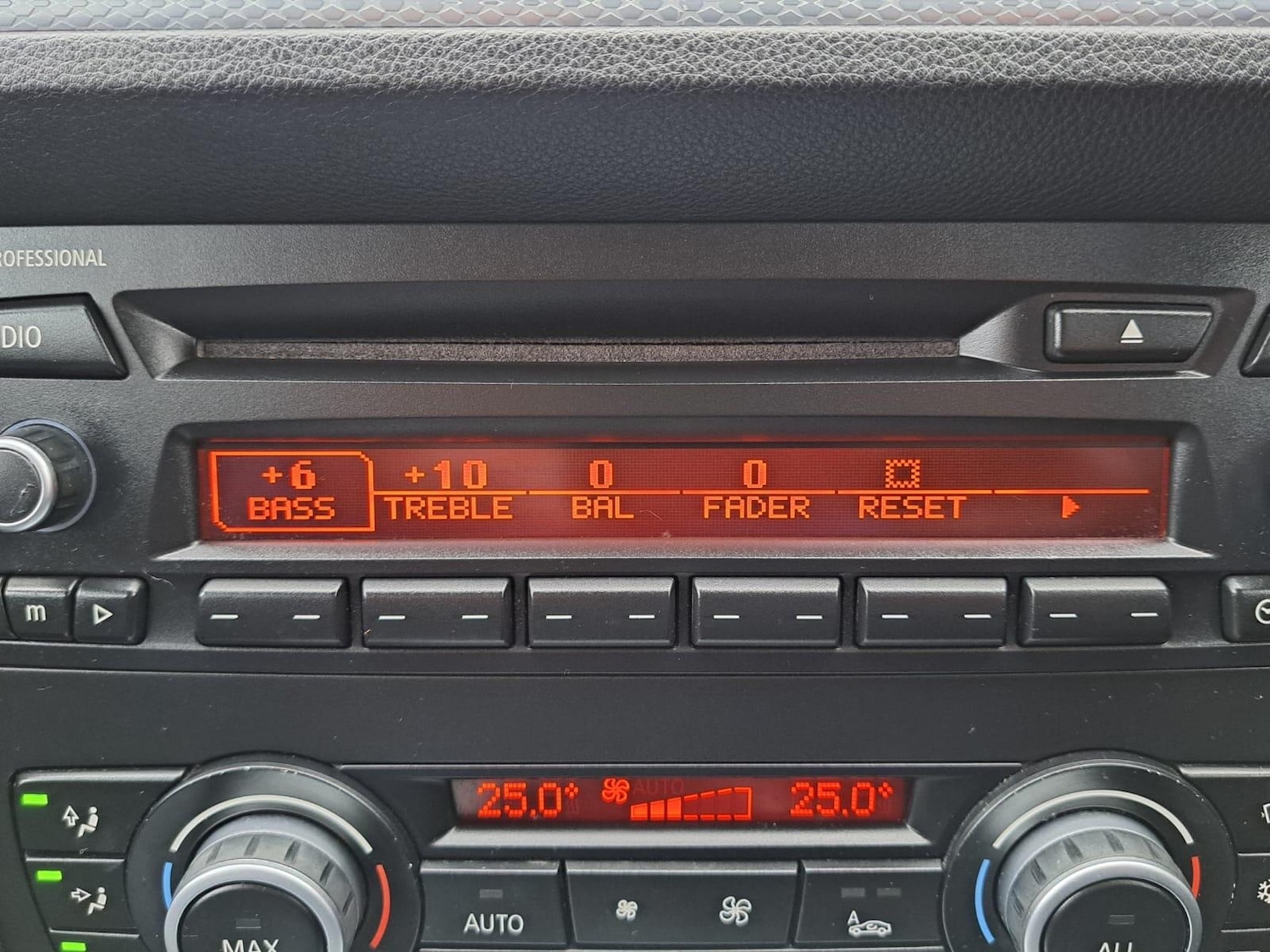 Used BMW 3 Series 2010 for sale - 77066658: Photo 37