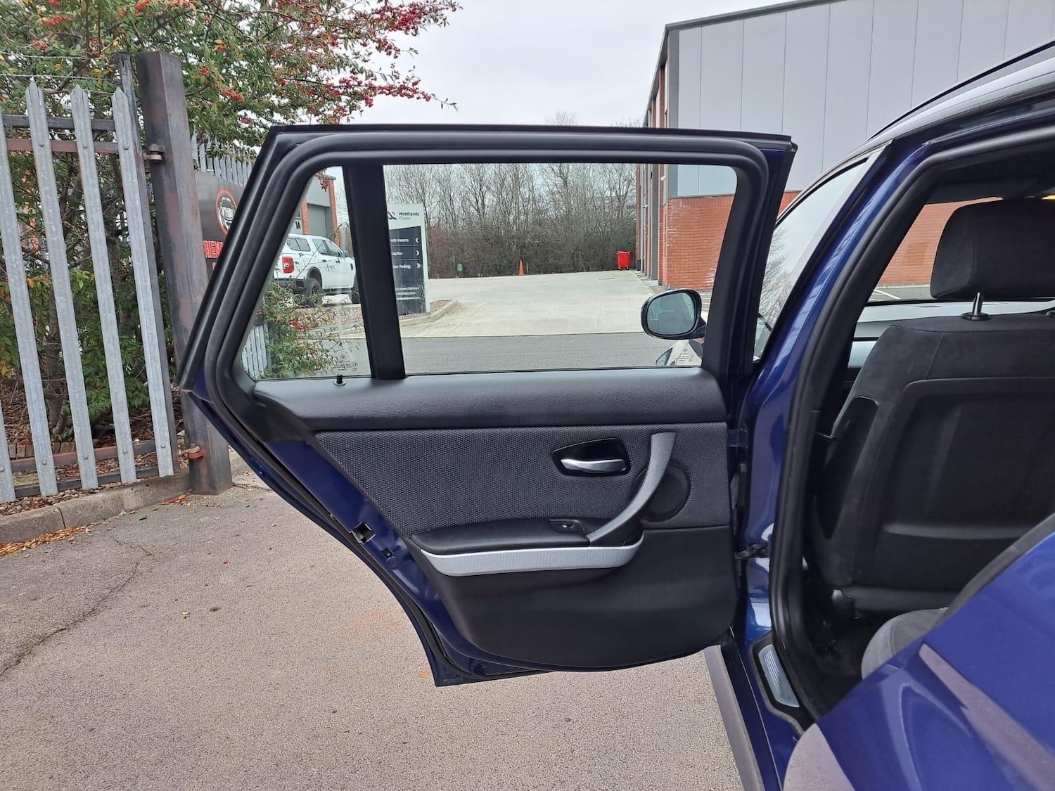 Used BMW 3 Series 2010 for sale - 77066658: Photo 64