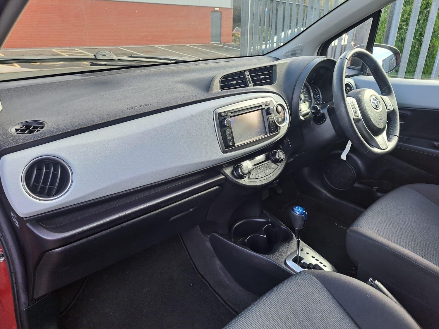 Used Toyota Yaris 2012 for sale - 76336109: Photo 16