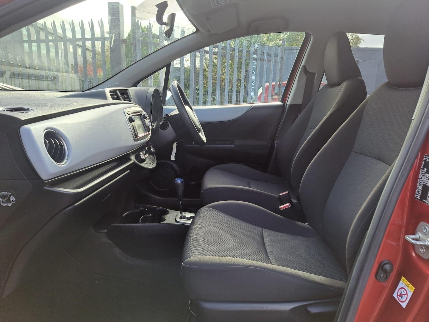 Used Toyota Yaris 2012 for sale - 76336109: Photo 17