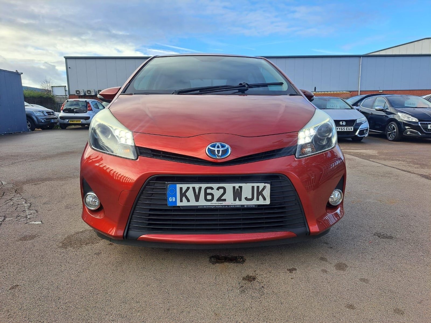 Used Toyota Yaris 2012 for sale - 76336109: Photo 2