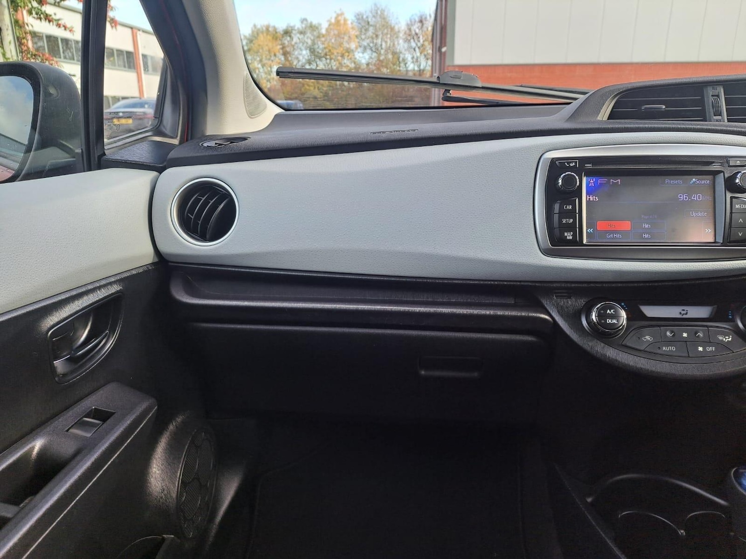 Used Toyota Yaris 2012 for sale - 76336109: Photo 23