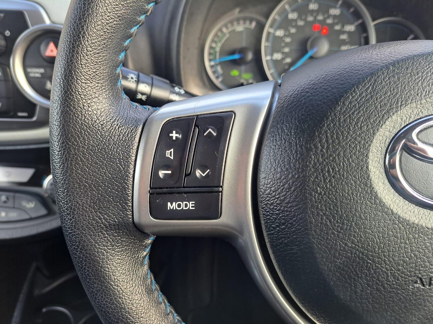 Used Toyota Yaris 2012 for sale - 76336109: Photo 24