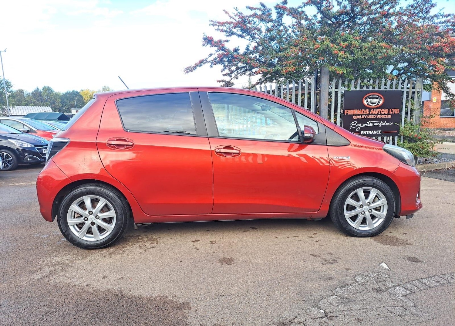 Used Toyota Yaris 2012 for sale - 76336109: Photo 3