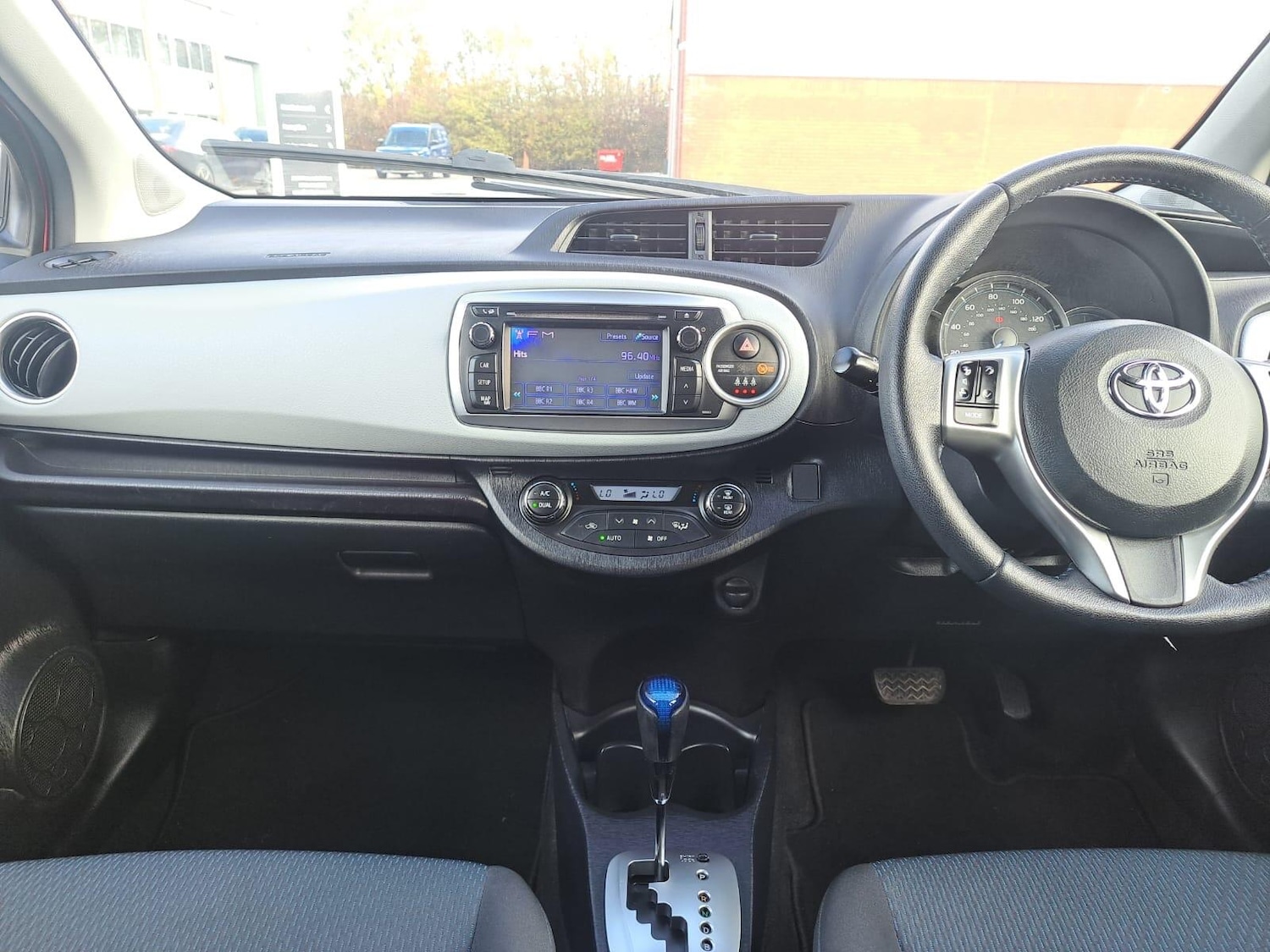 Used Toyota Yaris 2012 for sale - 76336109: Photo 30