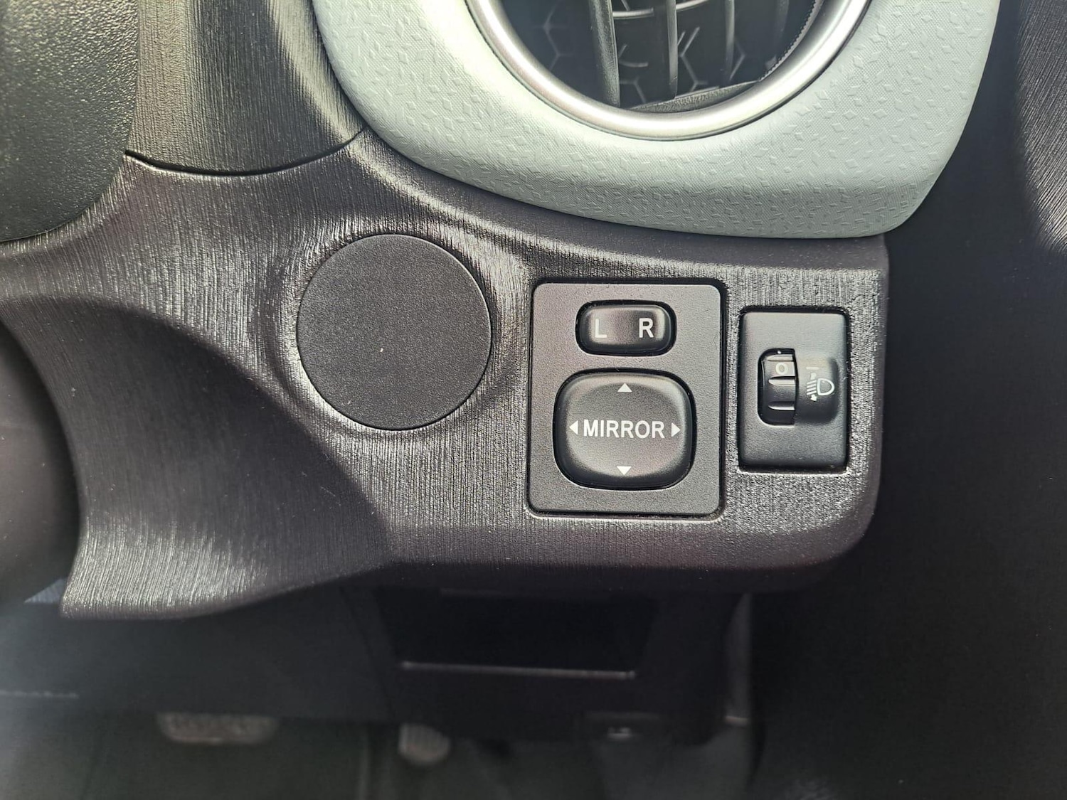 Used Toyota Yaris 2012 for sale - 76336109: Photo 46