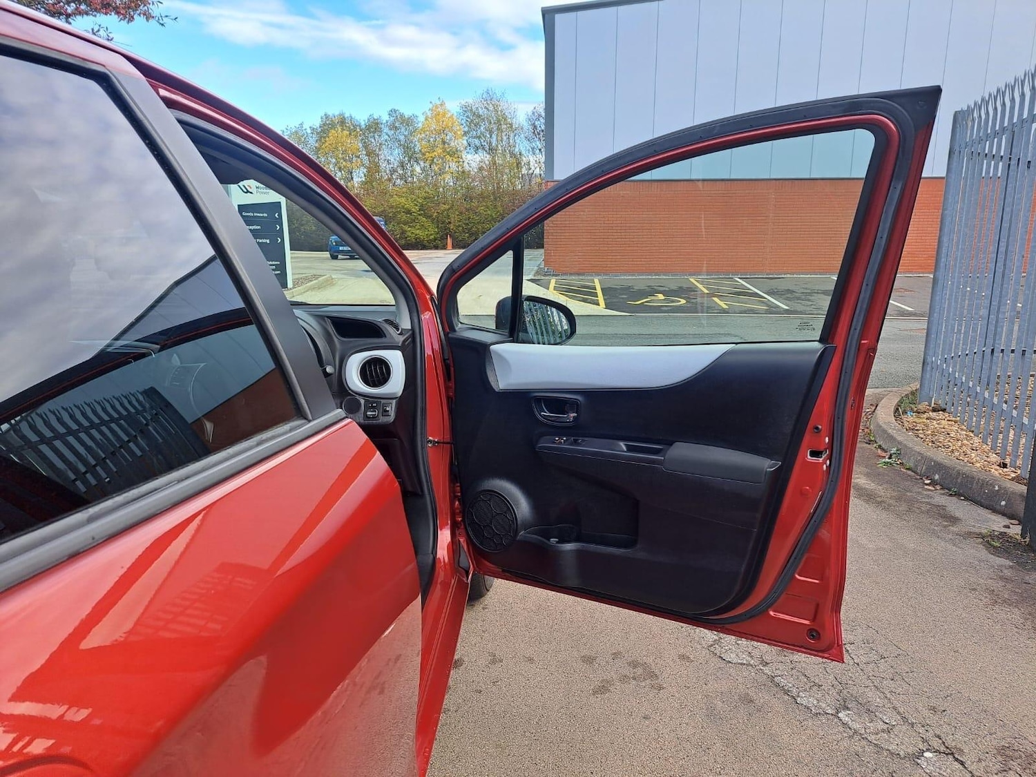 Used Toyota Yaris 2012 for sale - 76336109: Photo 47