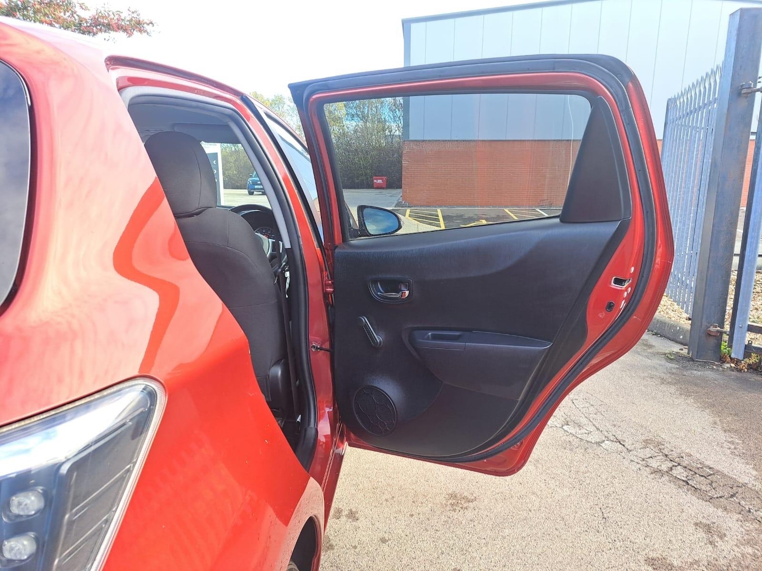 Used Toyota Yaris 2012 for sale - 76336109: Photo 49