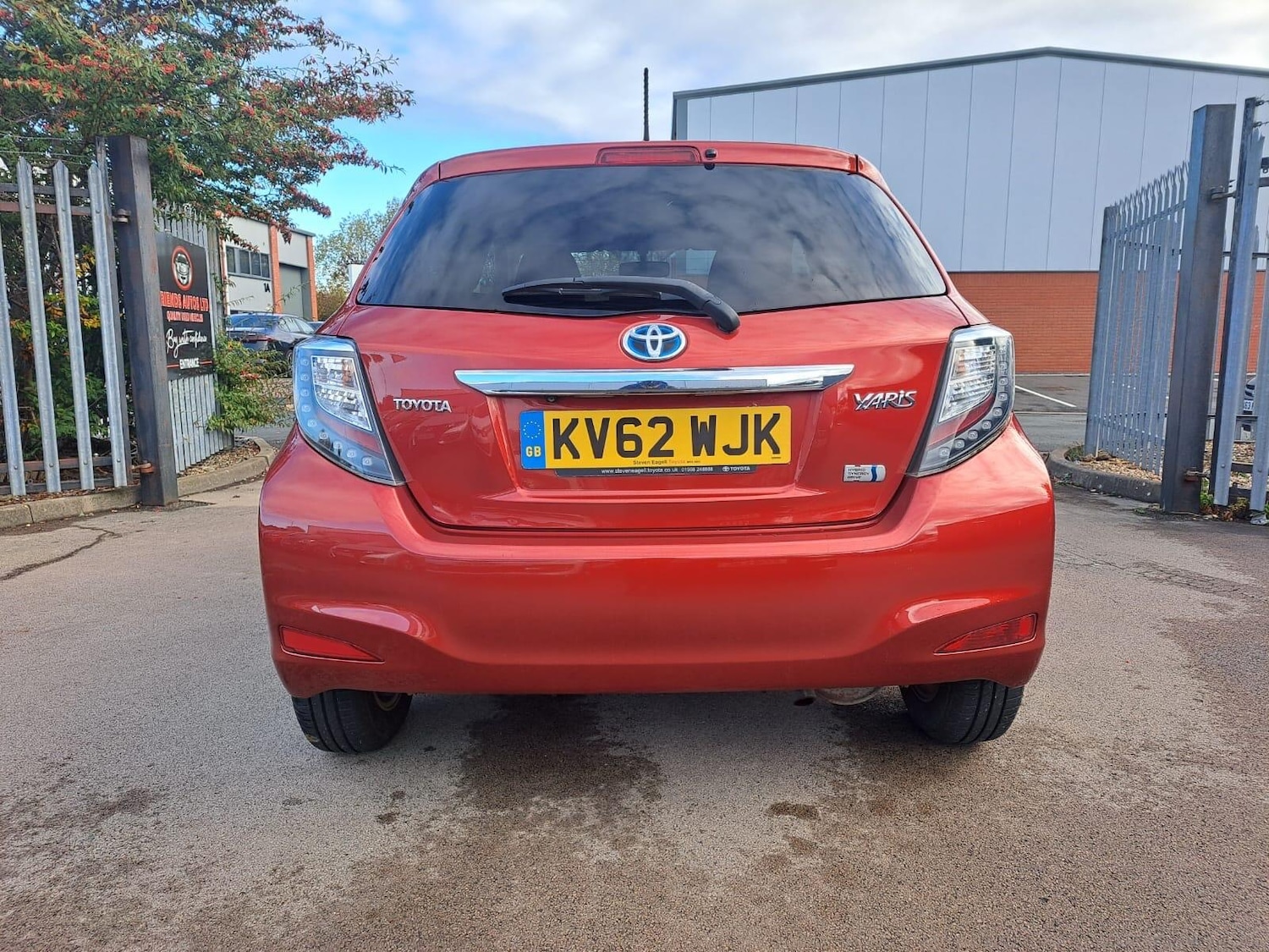 Used Toyota Yaris 2012 for sale - 76336109: Photo 5