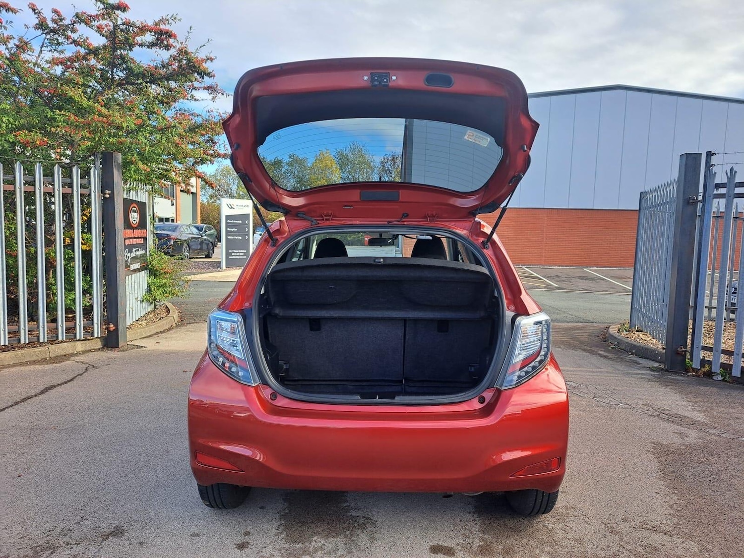 Used Toyota Yaris 2012 for sale - 76336109: Photo 50