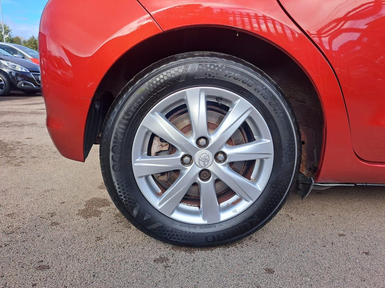 Used Toyota Yaris 2012 for sale - 76336109: Photo 66