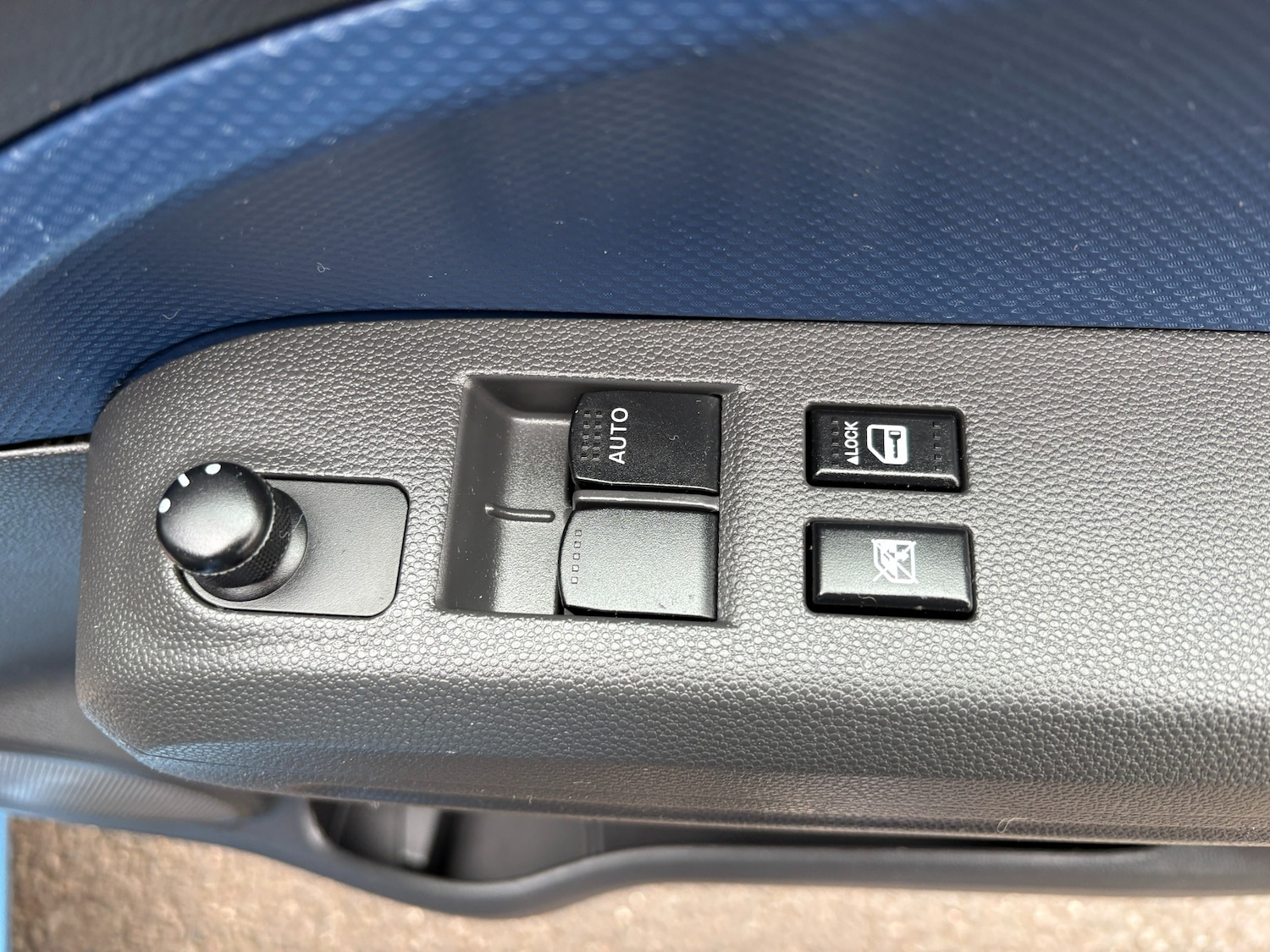 Used Vauxhall Agila 2012 for sale - 77902734: Photo 7