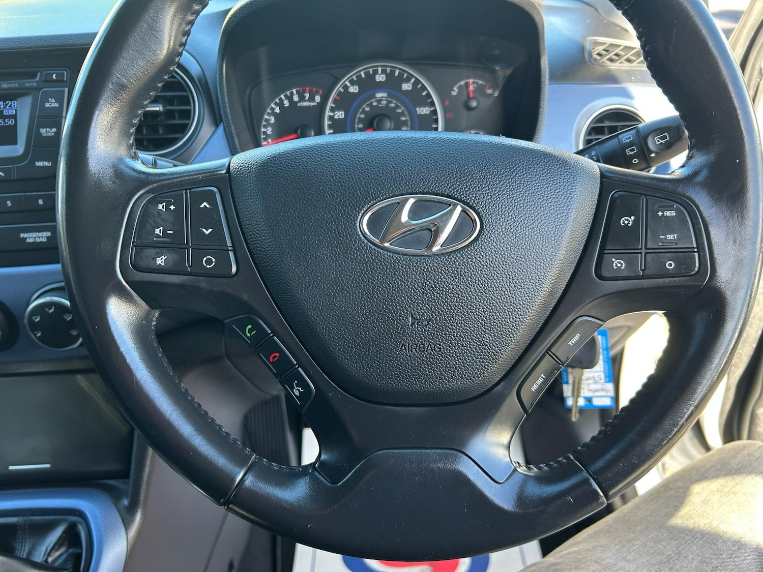 Used Hyundai i10 2014 for sale - 76340130: Photo 12