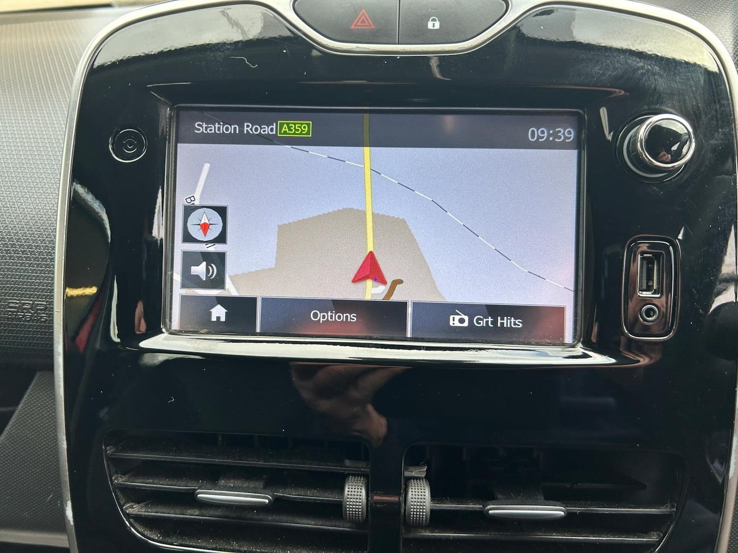 Used Renault Clio 2015 for sale - 77638806: Photo 9