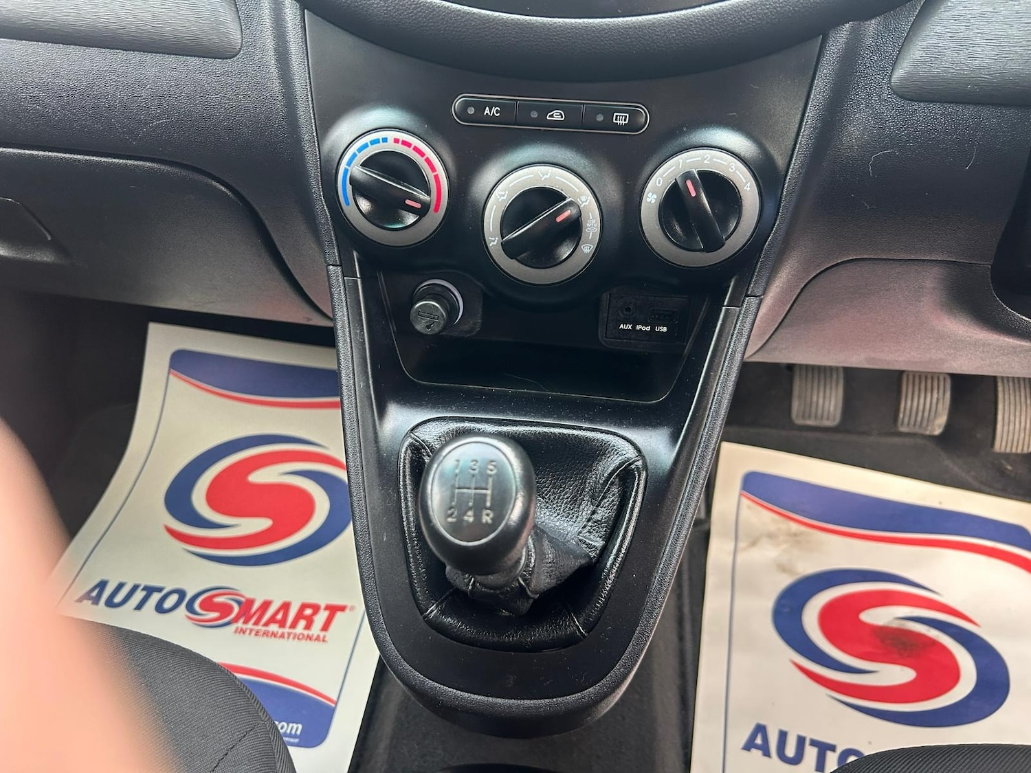 Used Hyundai i10 2012 for sale - 76682311: Photo 17