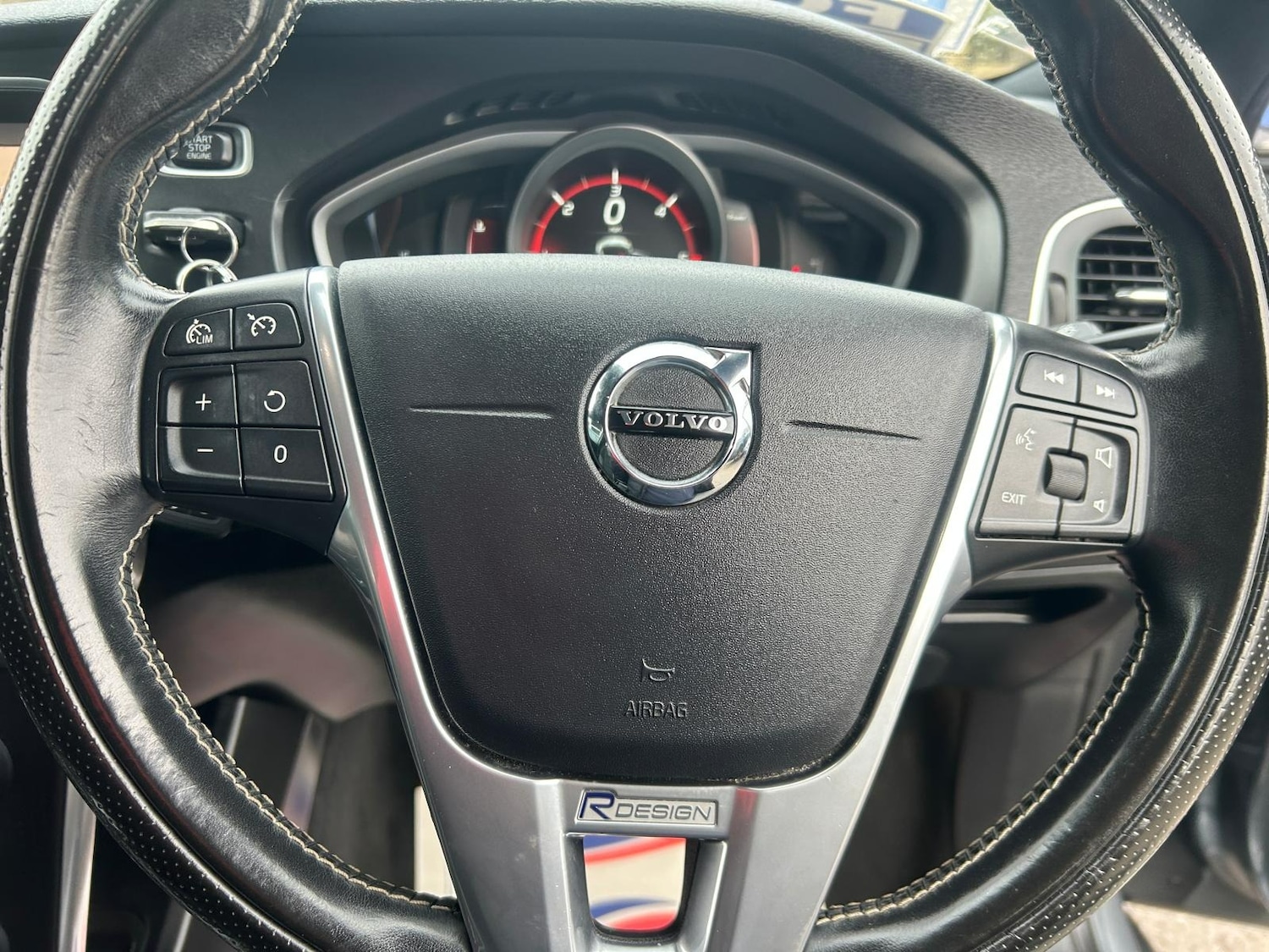 Used Volvo V40 2017 for sale - 77579755: Photo 10