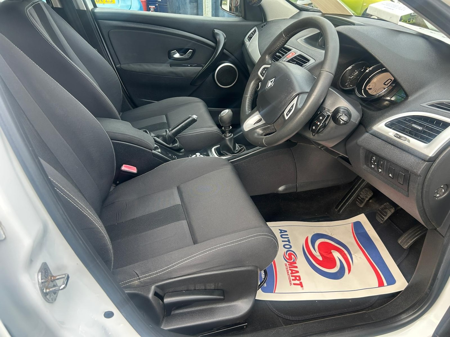 Used Renault Megane 2011 for sale - 77260682: Photo 11