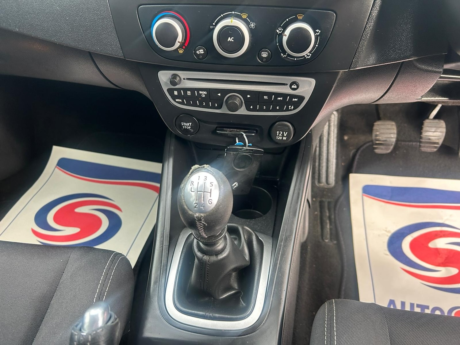 Used Renault Megane 2011 for sale - 77260682: Photo 8