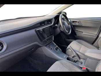 Used Toyota Auris 2017 for sale - 74880400: Photo
