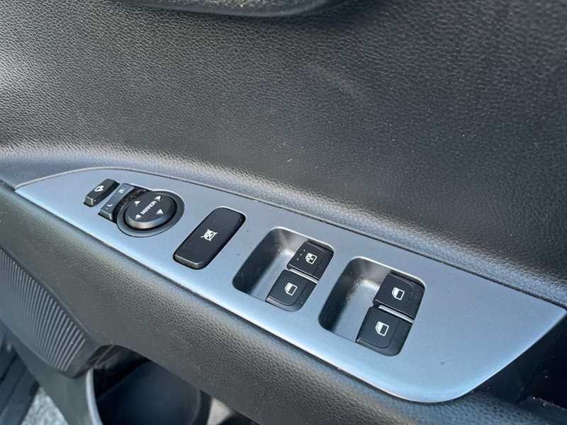 Used Kia Stonic 2023 for sale - 77499828: Photo 18