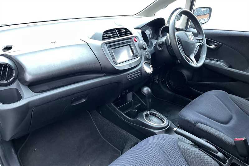 Used Honda Jazz 2014 for sale - 77122737: Photo 2