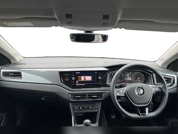 Used Volkswagen Polo 2018 for sale - 76754876: Photo