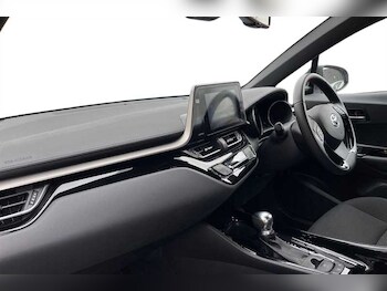 Used Toyota C-HR 2018 for sale - 77855942: Photo