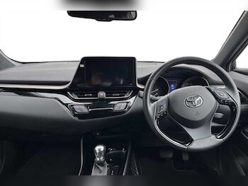 Used Toyota C-HR 2018 for sale - 77855942: Photo