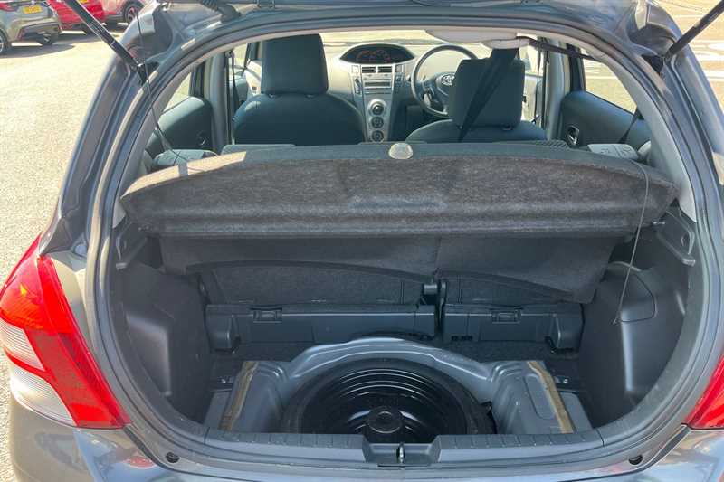 Used Toyota Yaris 2010 for sale - 76475217: Photo 21