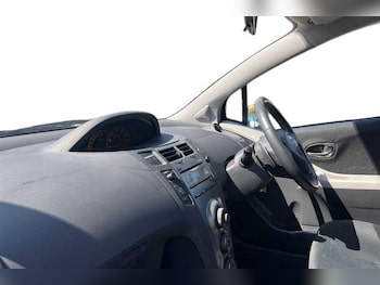 Used Toyota Yaris 2010 for sale - 76475217: Photo