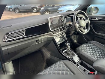 Used Volkswagen T-Roc 2023 for sale - 76410721: Photo