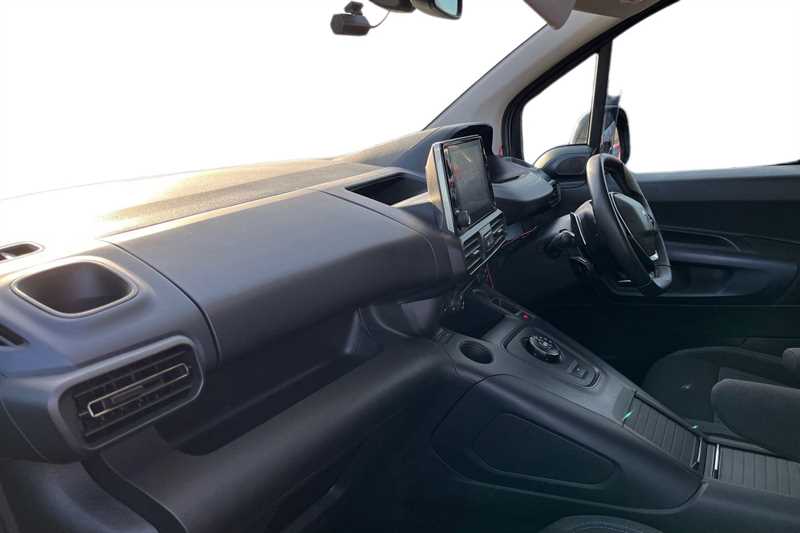 Used Peugeot Rifter 2023 for sale - 76928305: Photo 2