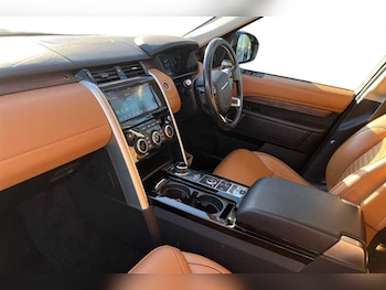 Used Land Rover Discovery 2019 for sale - 76434863: Photo